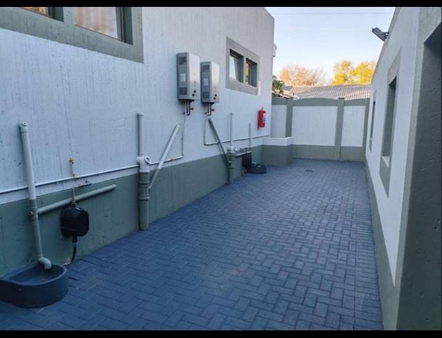 1,040M² OFFICE FOR SALE IN VANDERBIJLPARK SW 5